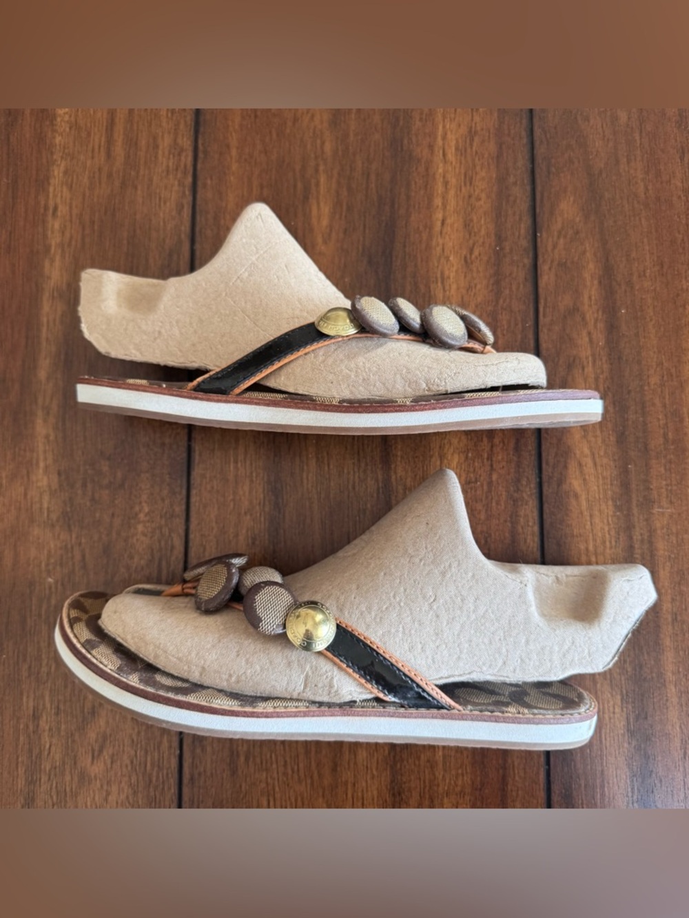 Coach Women’s Vintage Dyan Button‎ Jewel Flip Flop Sandals Size 6 Brown - Picture 2 of 7